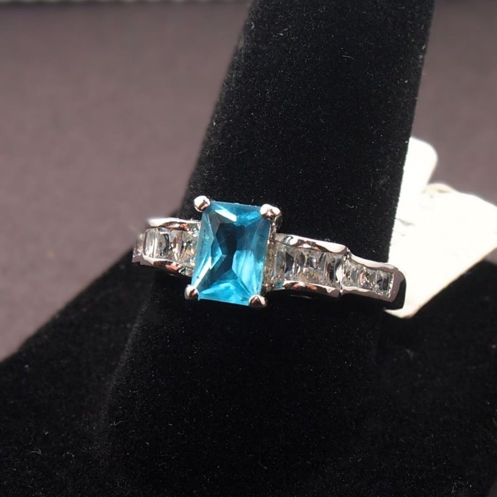 **WoW** Beautiful Fashion / Promise Ring With Blue Ice And White Stones - Picture 6 of 6